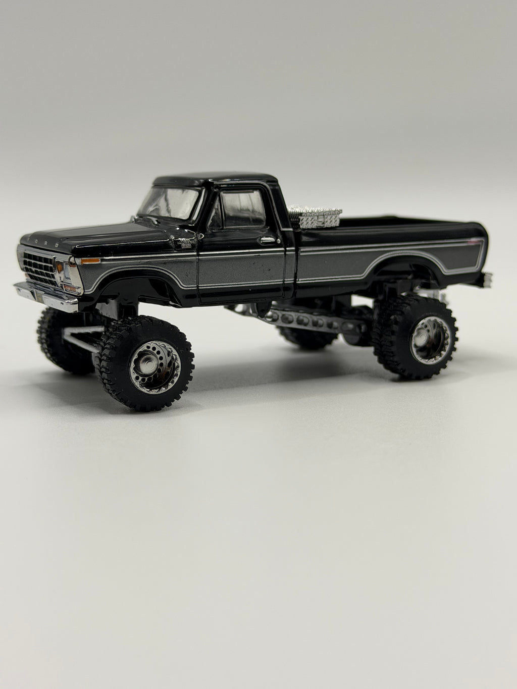 15mm “966” Bead-locker on stretched Boggers