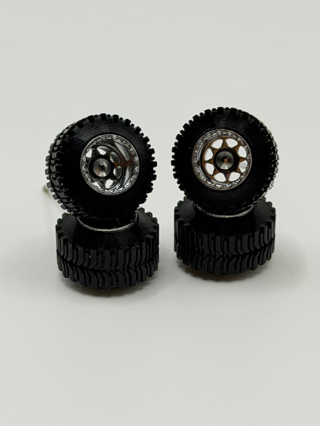15mm “766” Beadlocker on stretched Boggers